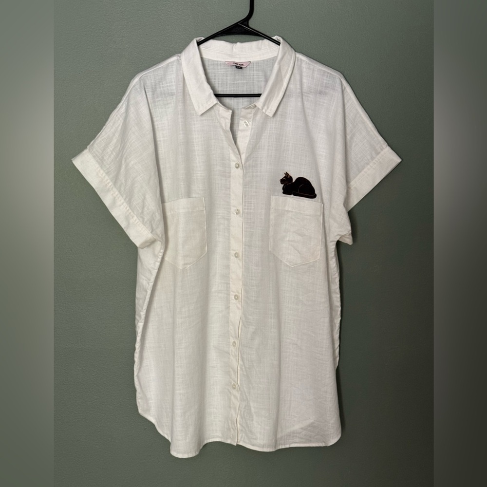 The Kit Dottie Button down Blouse, size 2X. Black cat embellishment